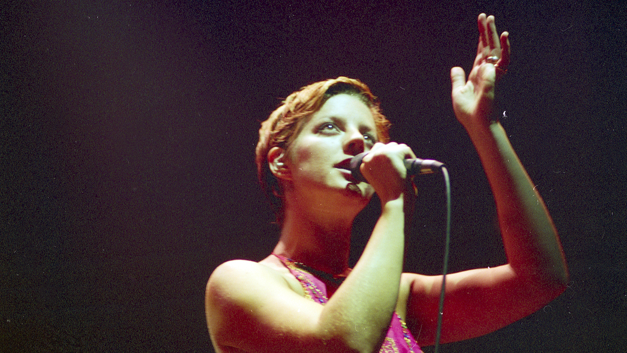 PITTSBURGH, PA - 1999:  MANDATORY CREDIT Bill Tompkins/Getty Images  Sarah McLachlan  at the Lilith Fair, 1999  in Pittsburgh. (Photo by Bill Tompkins/Getty Images)